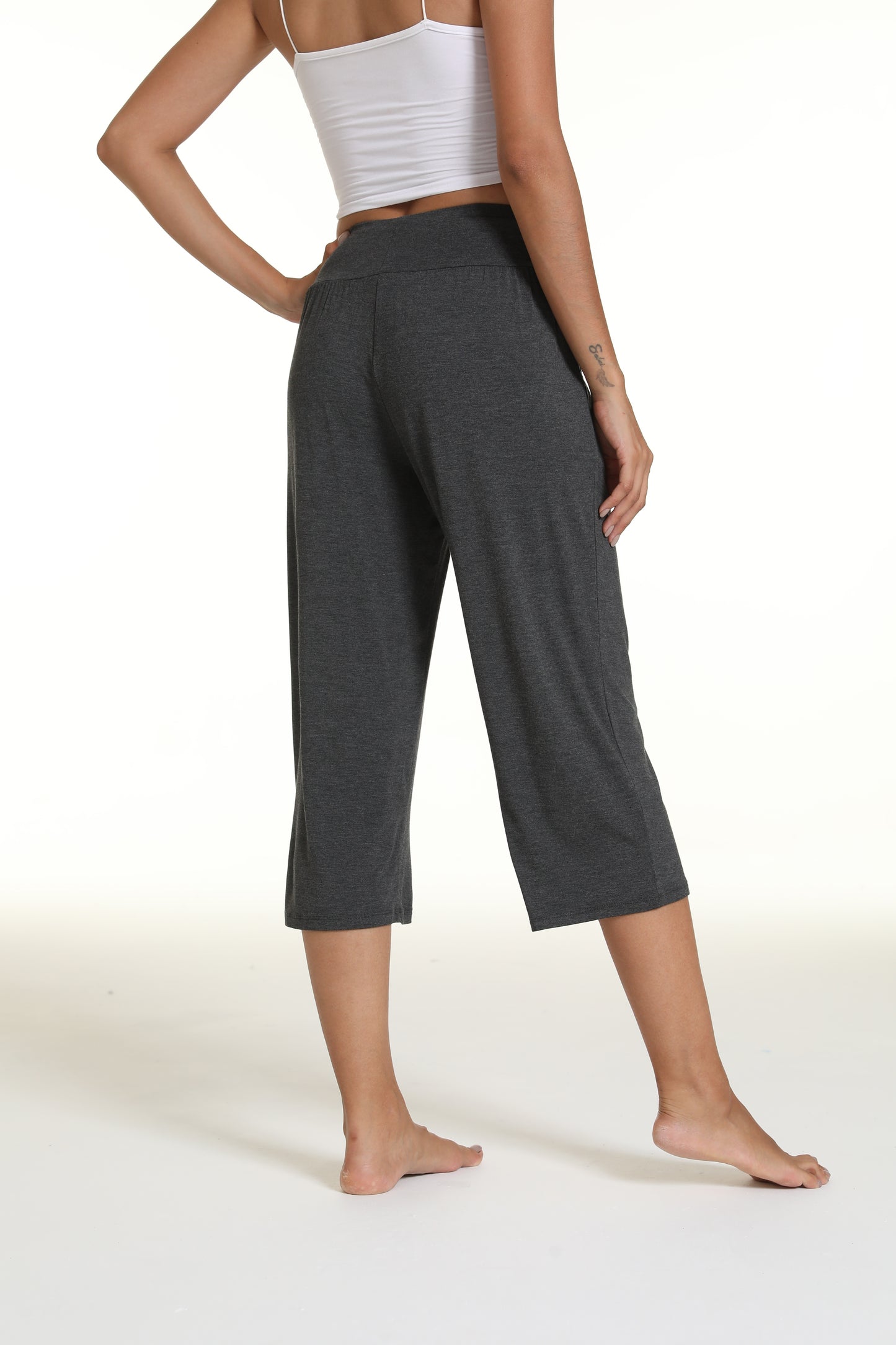 WiWi Women's Bamboo Viscose Yoga Capri Pants